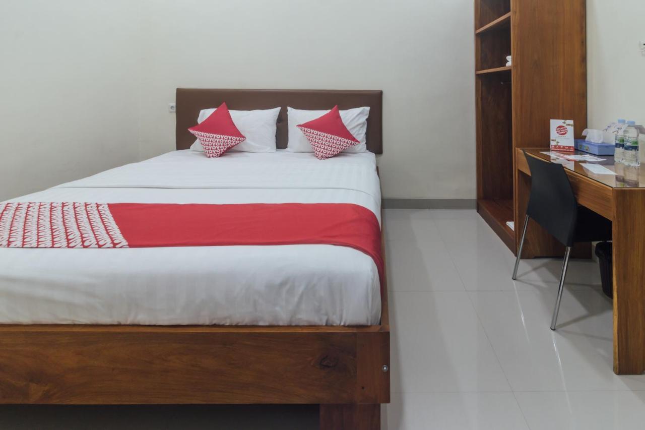 Clean & Comfort Homestay Амбон Екстер'єр фото