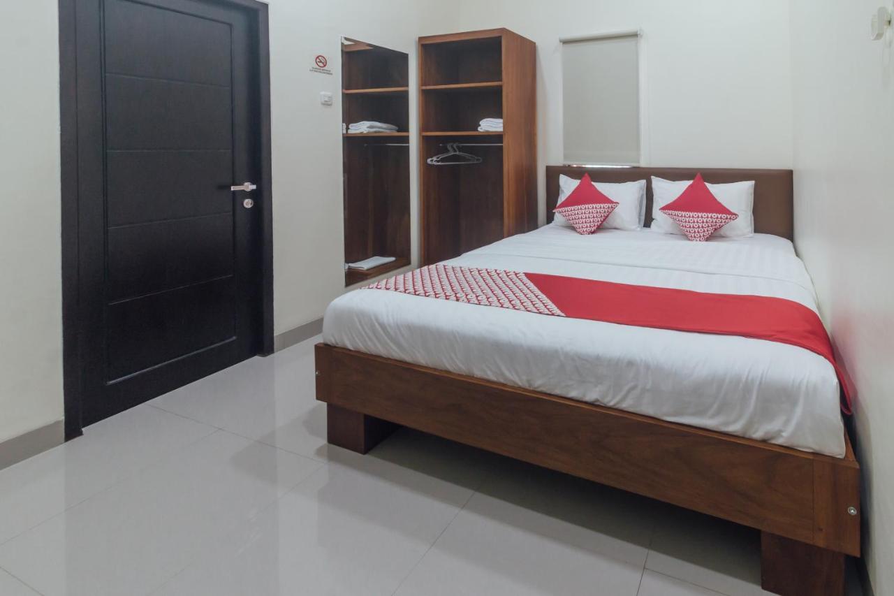 Clean & Comfort Homestay Амбон Екстер'єр фото