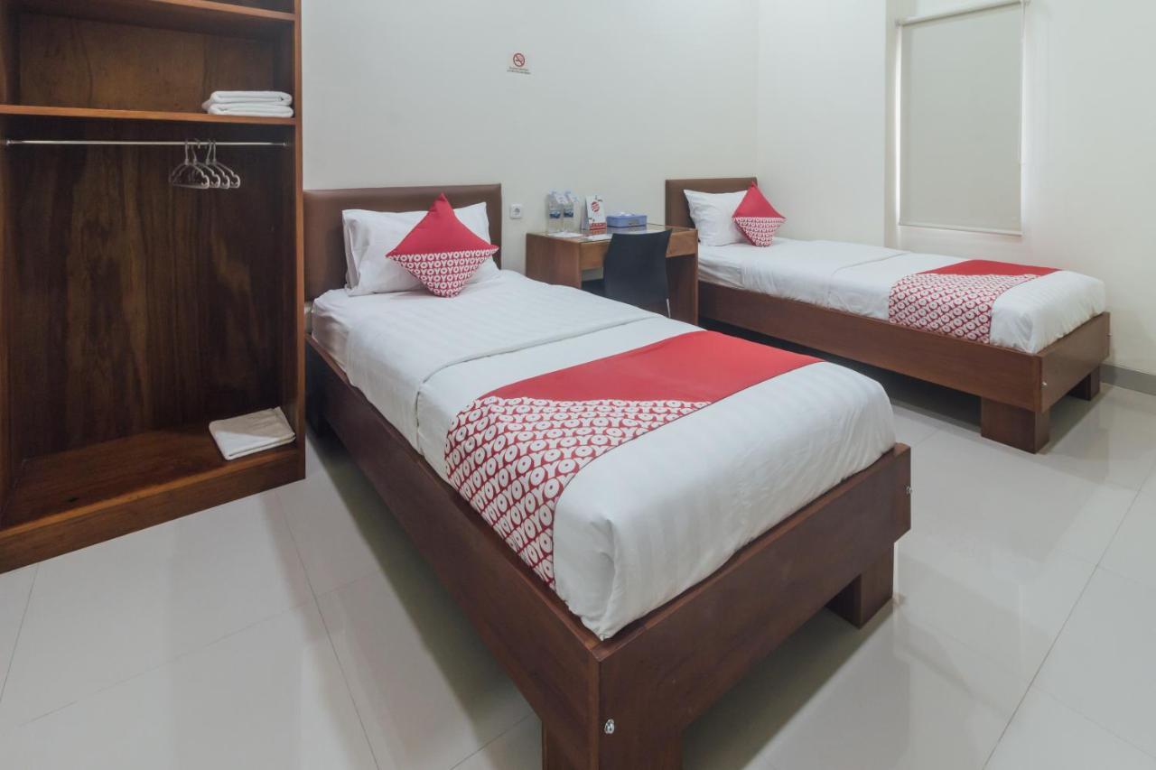 Clean & Comfort Homestay Амбон Екстер'єр фото