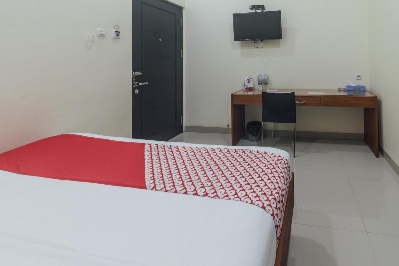 Clean & Comfort Homestay Амбон Екстер'єр фото