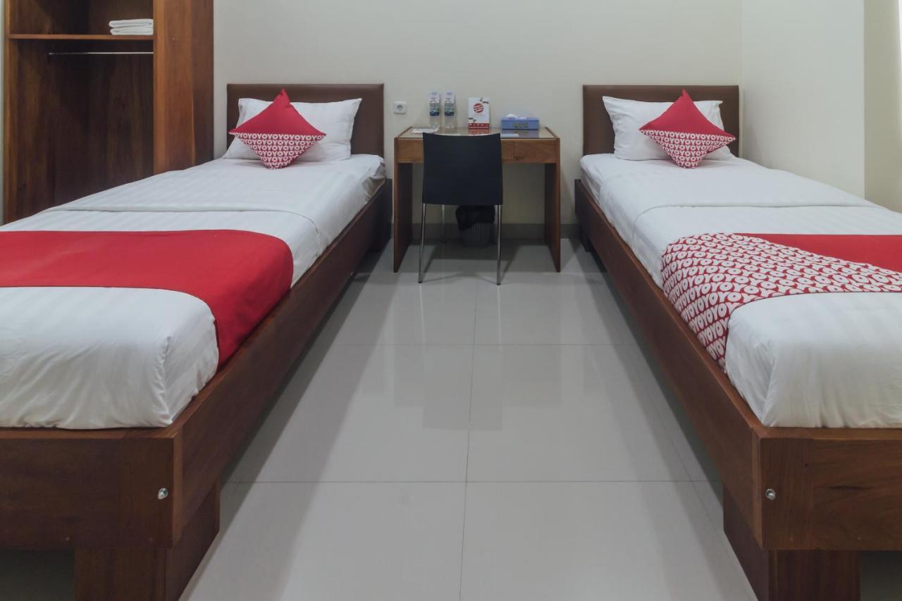 Clean & Comfort Homestay Амбон Екстер'єр фото