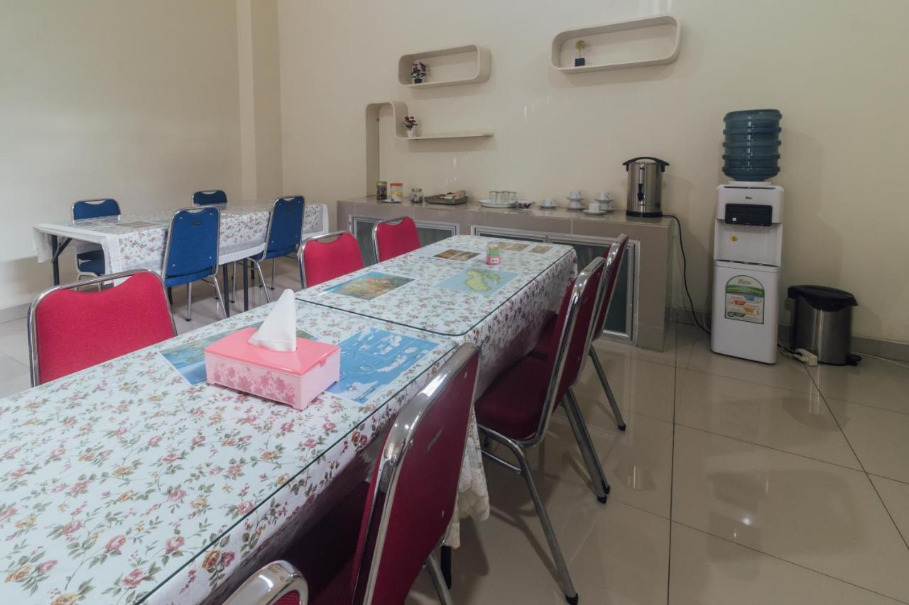 Clean & Comfort Homestay Амбон Екстер'єр фото