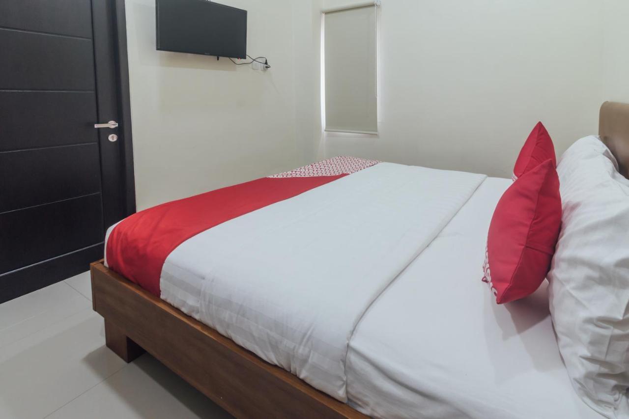 Clean & Comfort Homestay Амбон Екстер'єр фото