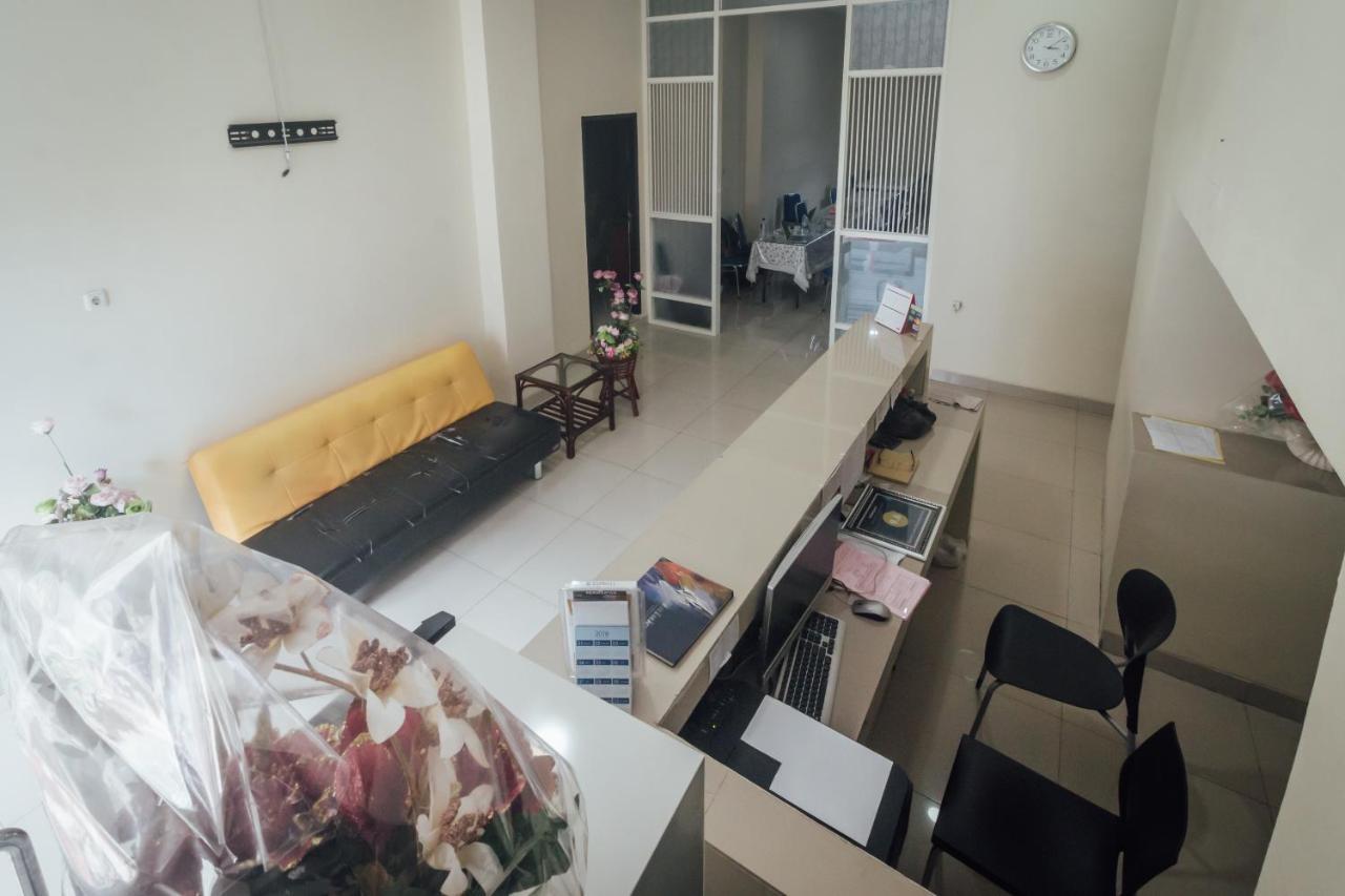 Clean & Comfort Homestay Амбон Екстер'єр фото