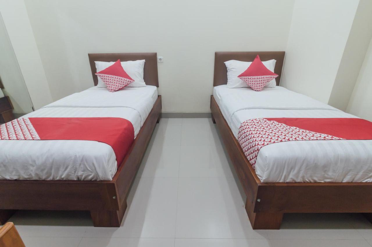 Clean & Comfort Homestay Амбон Екстер'єр фото