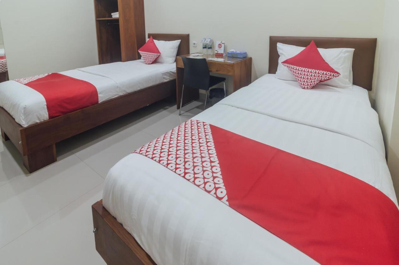 Clean & Comfort Homestay Амбон Екстер'єр фото
