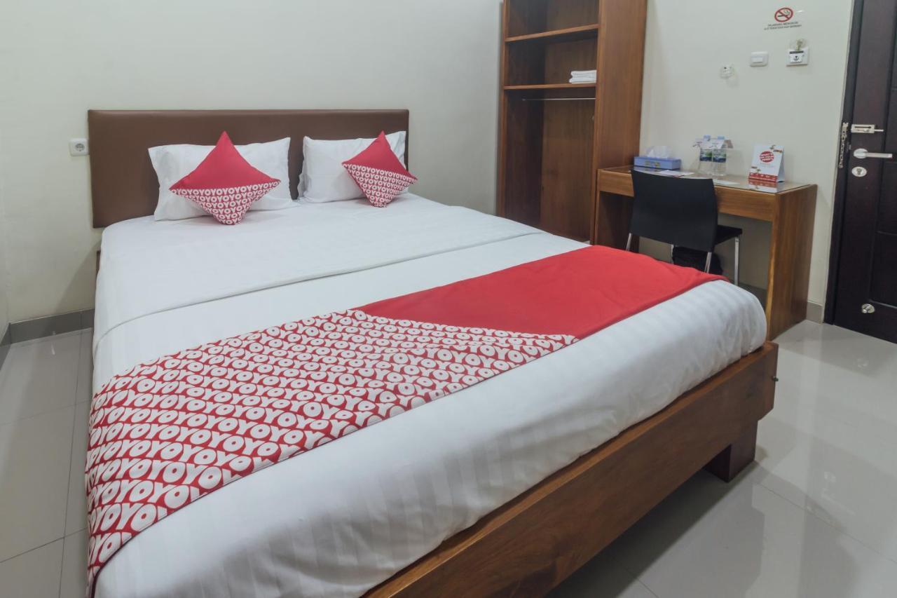 Clean & Comfort Homestay Амбон Екстер'єр фото