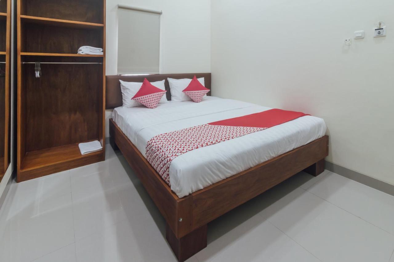 Clean & Comfort Homestay Амбон Екстер'єр фото