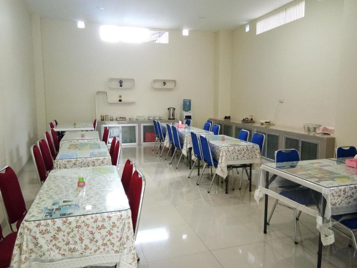 Clean & Comfort Homestay Амбон Екстер'єр фото