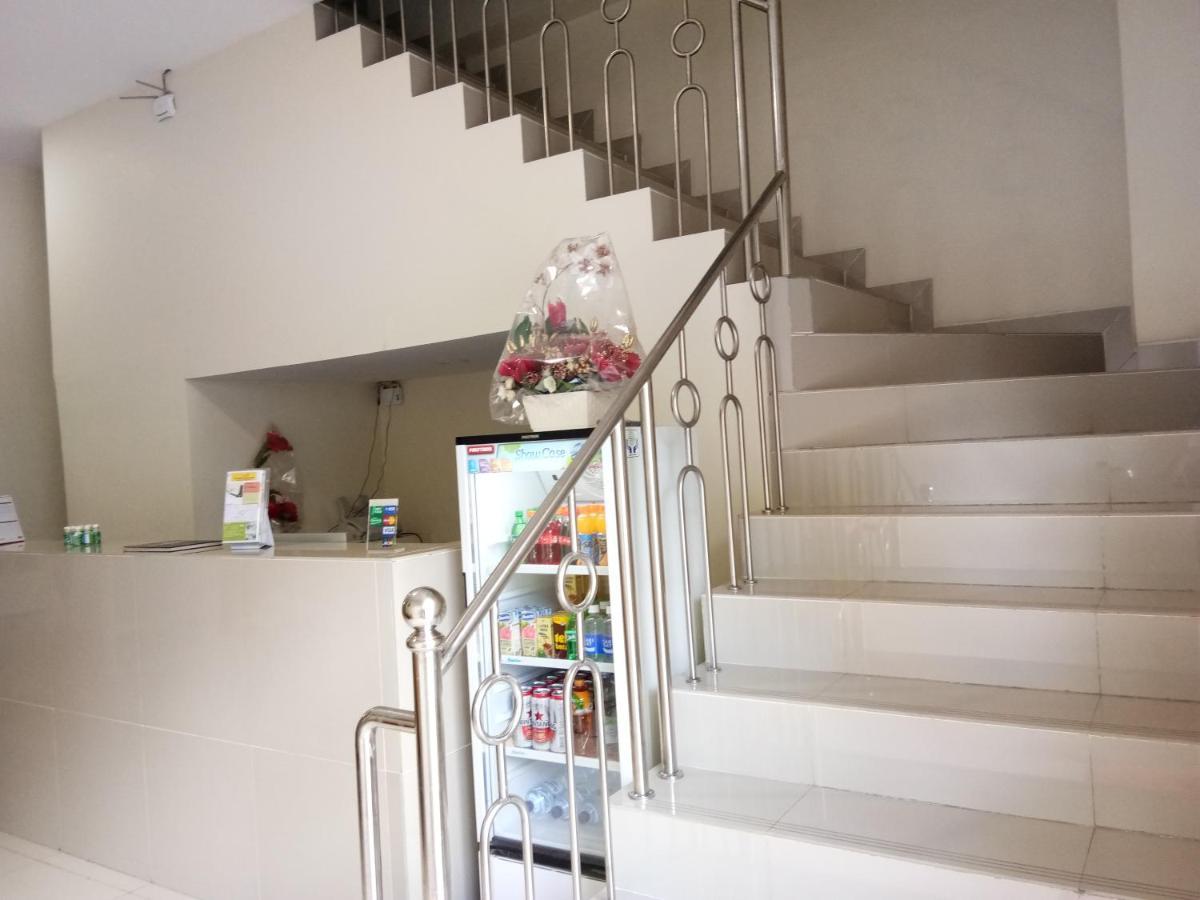 Clean & Comfort Homestay Амбон Екстер'єр фото