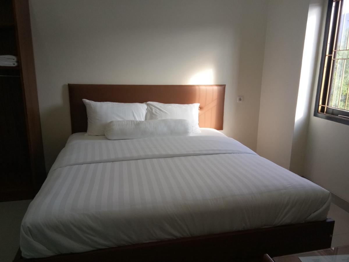 Clean & Comfort Homestay Амбон Екстер'єр фото