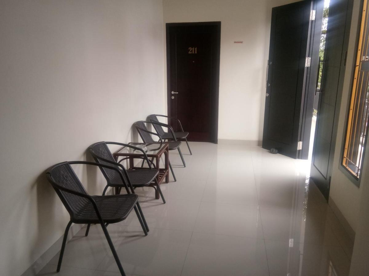 Clean & Comfort Homestay Амбон Екстер'єр фото