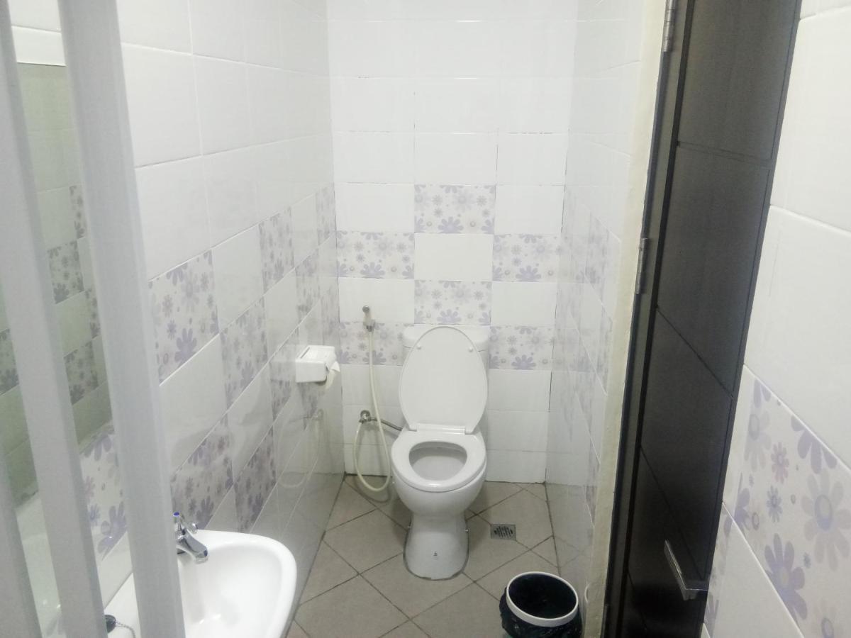 Clean & Comfort Homestay Амбон Екстер'єр фото