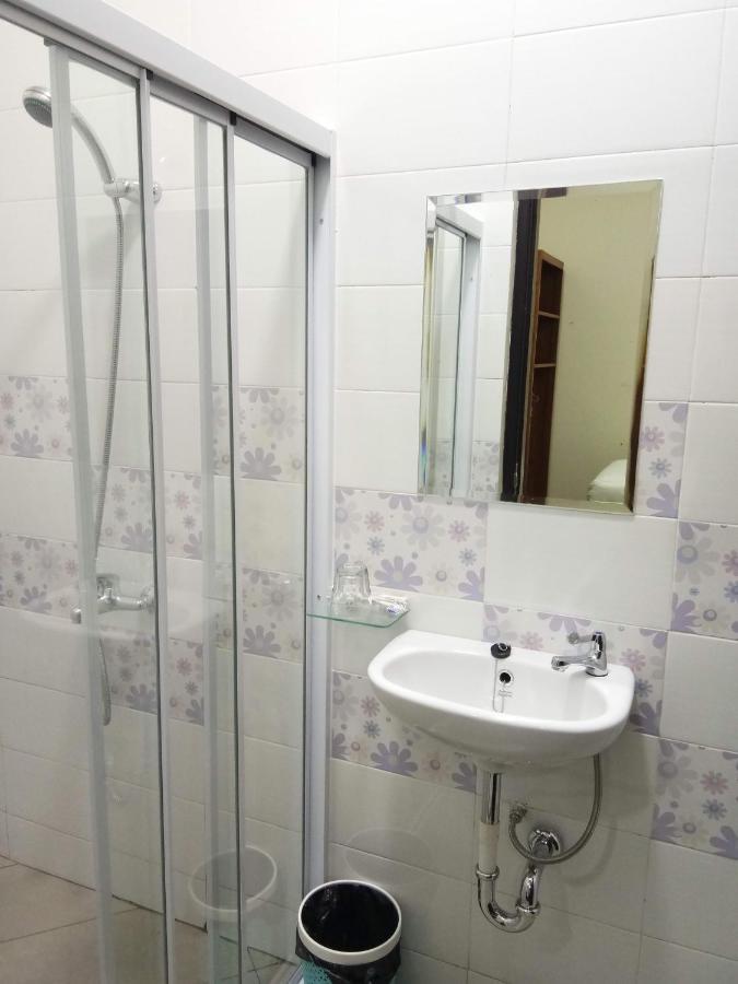 Clean & Comfort Homestay Амбон Екстер'єр фото